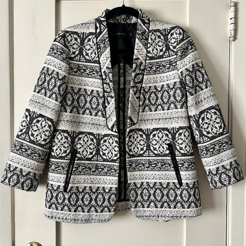 EUC - Zara Jacquard Embroidered Blazer Jacket - Black & White - Size Small